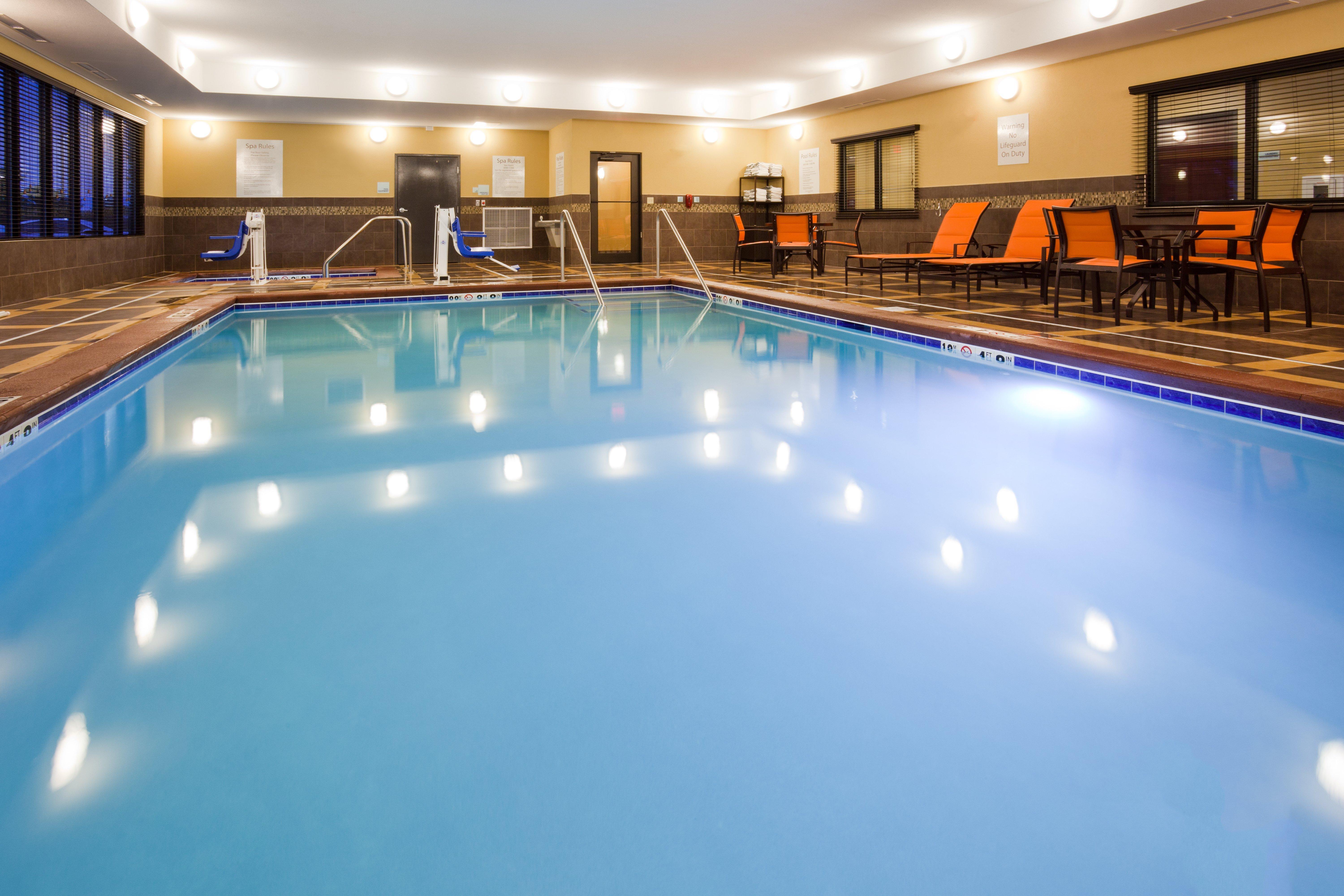 Holiday Inn Express & Suites Davenport, An Ihg Hotel Extérieur photo